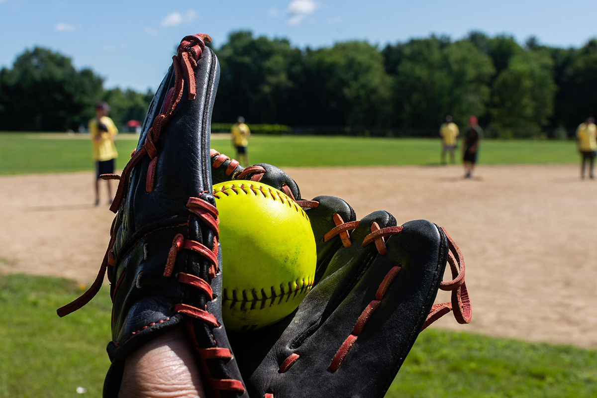 How to find the right softball gloves for infielders?